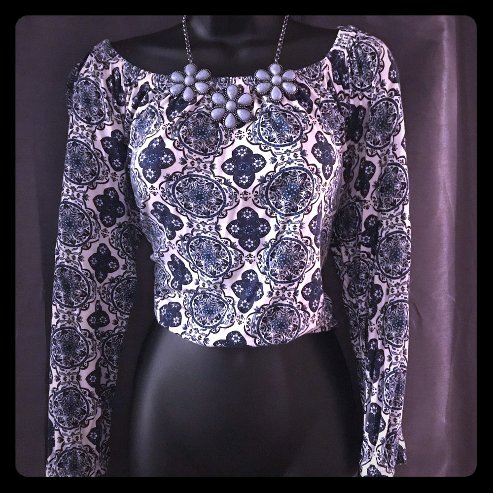 Women’s Sz L top